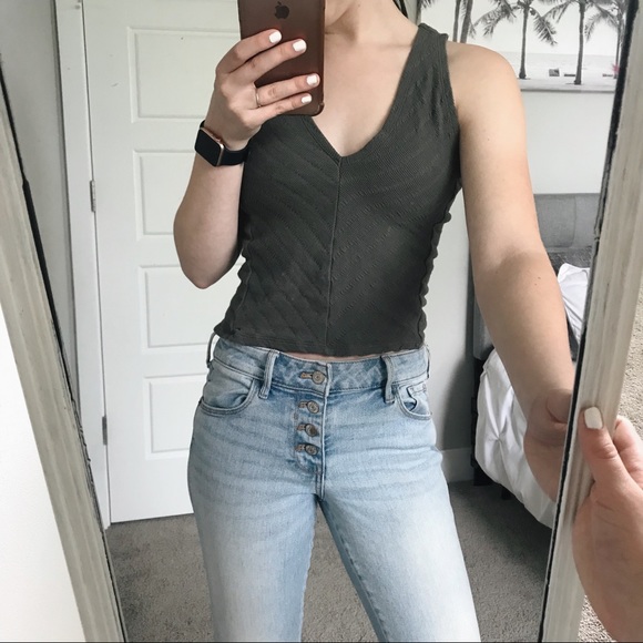 v-neck grey cropped tank - Picture 1 of 3